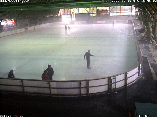 Archiv Foto Webcam Willingen: Blick in die Eissporthalle
