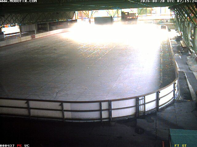Archiv Foto Webcam Willingen: Blick in die Eissporthalle