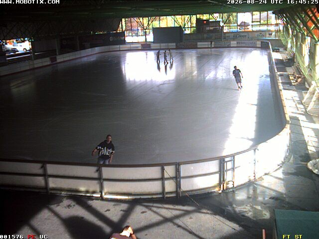 Archiv Foto Webcam Willingen: Blick in die Eissporthalle