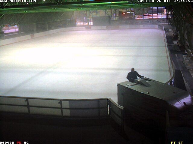 Archiv Foto Webcam Willingen: Blick in die Eissporthalle