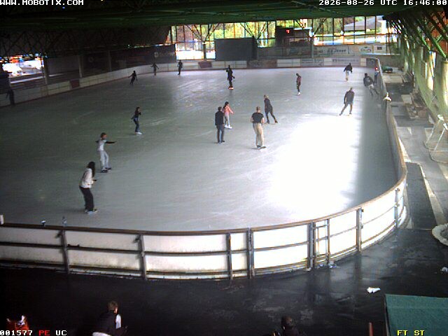 Archiv Foto Webcam Willingen: Blick in die Eissporthalle