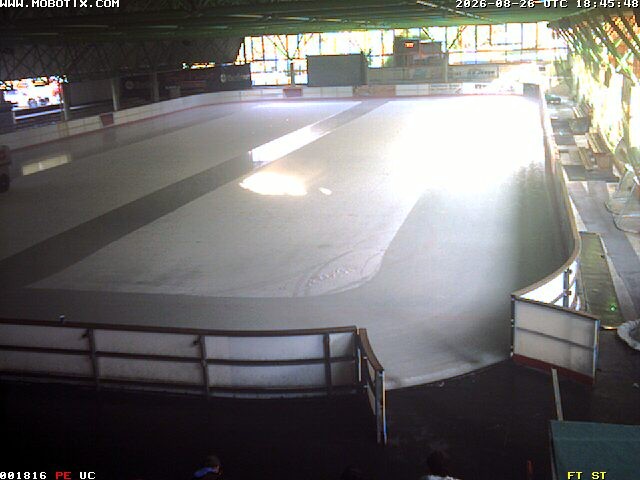 Archiv Foto Webcam Willingen: Blick in die Eissporthalle