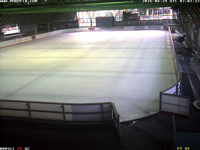 Archiv Foto Webcam Willingen: Blick in die Eissporthalle