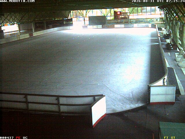 Archiv Foto Webcam Willingen: Blick in die Eissporthalle