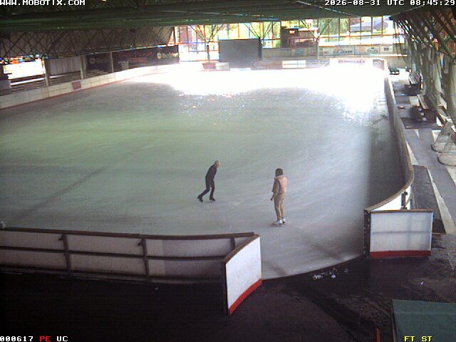 Archiv Foto Webcam Willingen: Blick in die Eissporthalle