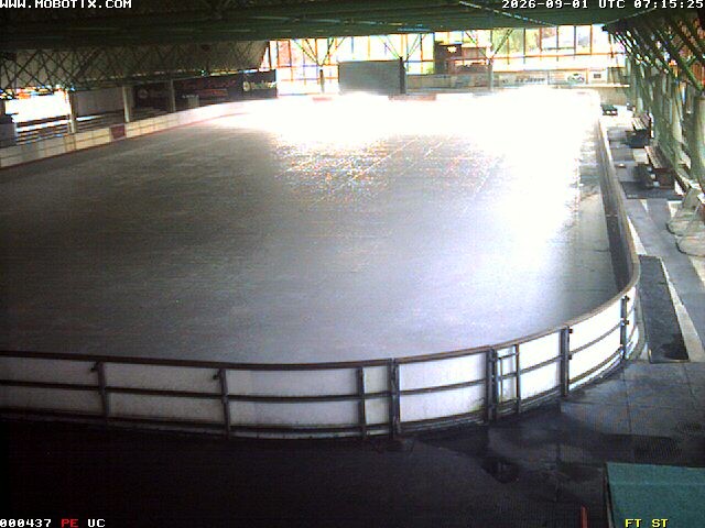 Archiv Foto Webcam Willingen: Blick in die Eissporthalle