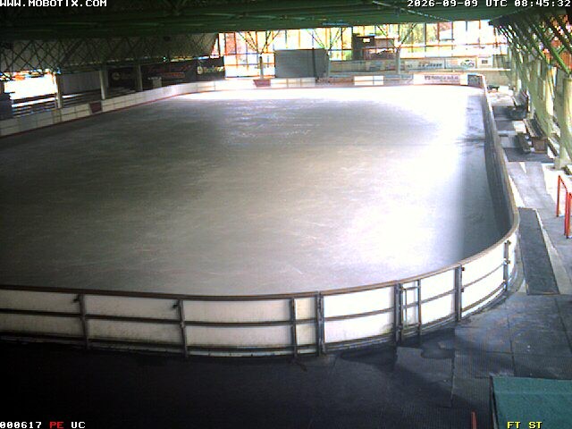 Archiv Foto Webcam Willingen: Blick in die Eissporthalle