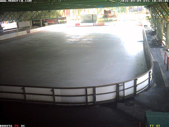Archiv Foto Webcam Willingen: Blick in die Eissporthalle
