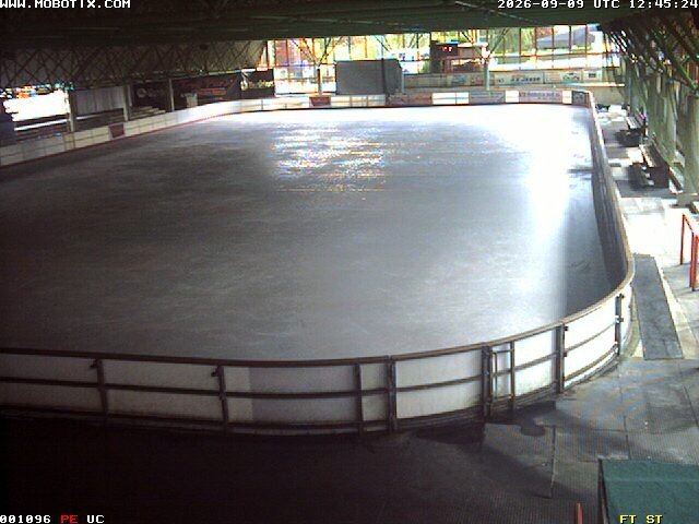 Archiv Foto Webcam Willingen: Blick in die Eissporthalle