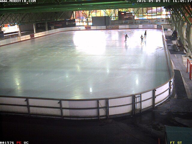 Archiv Foto Webcam Willingen: Blick in die Eissporthalle
