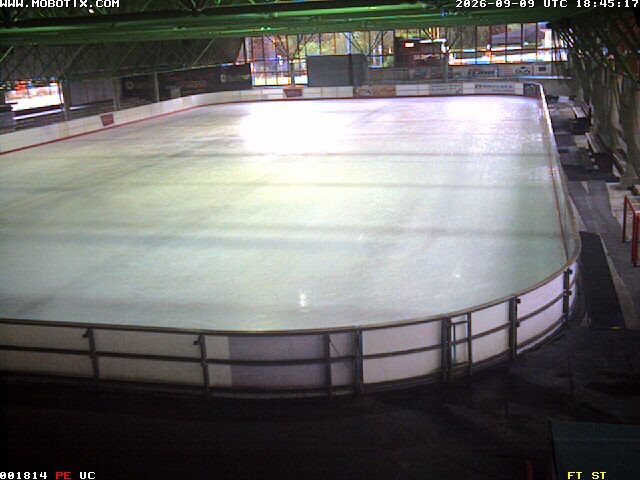 Archiv Foto Webcam Willingen: Blick in die Eissporthalle