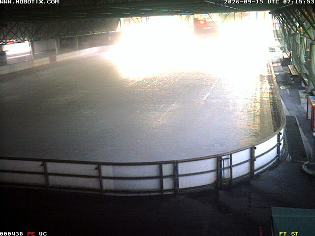 Archiv Foto Webcam Willingen: Blick in die Eissporthalle
