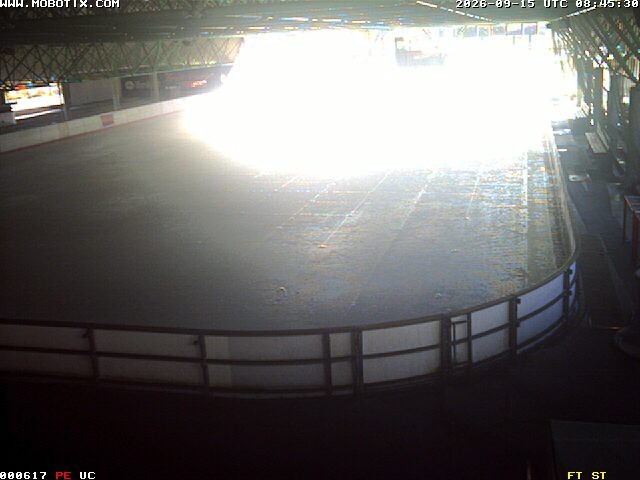 Archiv Foto Webcam Willingen: Blick in die Eissporthalle