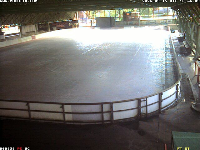 Archiv Foto Webcam Willingen: Blick in die Eissporthalle