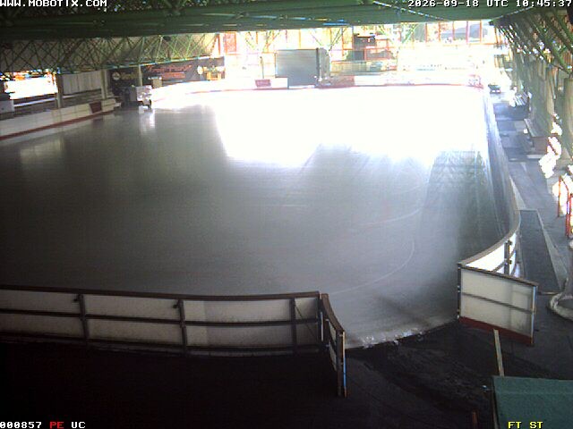 Archiv Foto Webcam Willingen: Blick in die Eissporthalle
