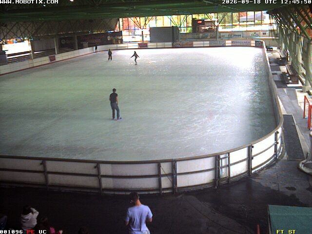 Archiv Foto Webcam Willingen: Blick in die Eissporthalle