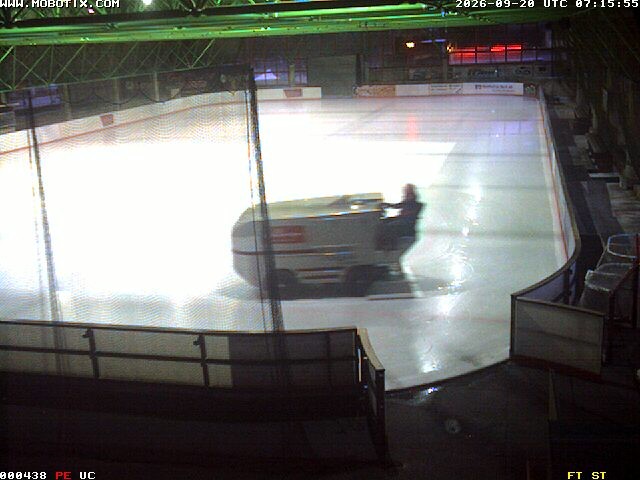 Archiv Foto Webcam Willingen: Blick in die Eissporthalle