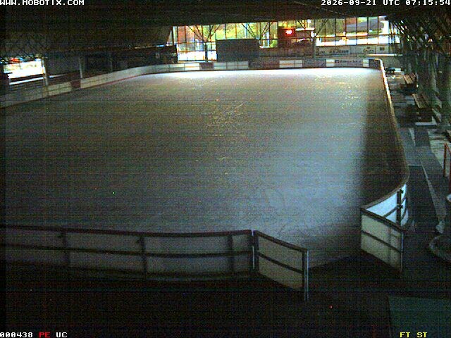 Archiv Foto Webcam Willingen: Blick in die Eissporthalle