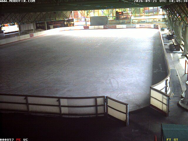 Archiv Foto Webcam Willingen: Blick in die Eissporthalle