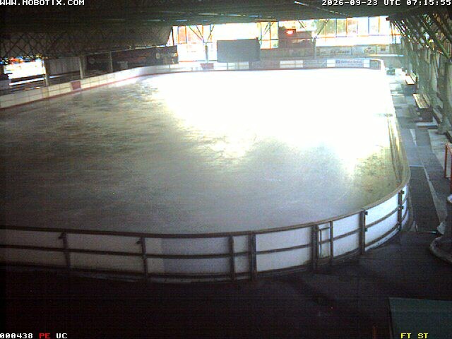 Archiv Foto Webcam Willingen: Blick in die Eissporthalle