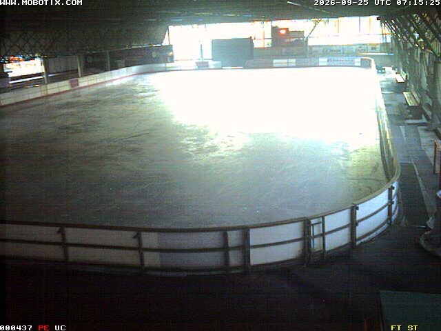 Archiv Foto Webcam Willingen: Blick in die Eissporthalle