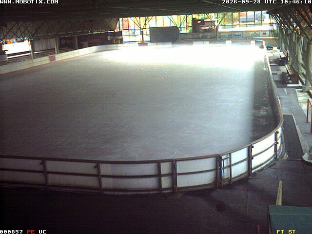 Archiv Foto Webcam Willingen: Blick in die Eissporthalle