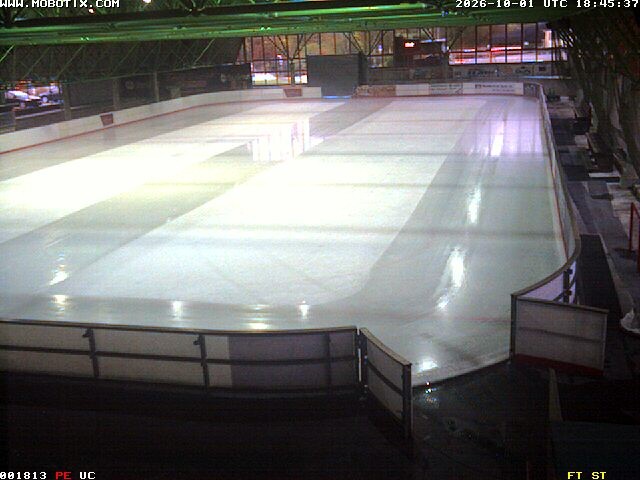 Archiv Foto Webcam Willingen: Blick in die Eissporthalle