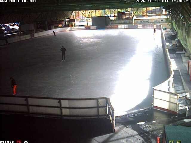 Archiv Foto Webcam Willingen: Blick in die Eissporthalle
