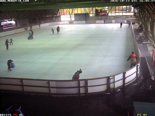 Archiv Foto Webcam Willingen: Blick in die Eissporthalle