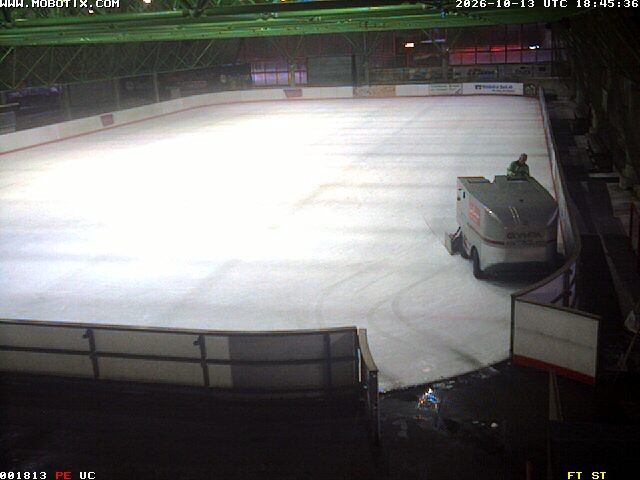 Archiv Foto Webcam Willingen: Blick in die Eissporthalle