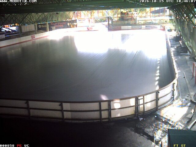 Archiv Foto Webcam Willingen: Blick in die Eissporthalle