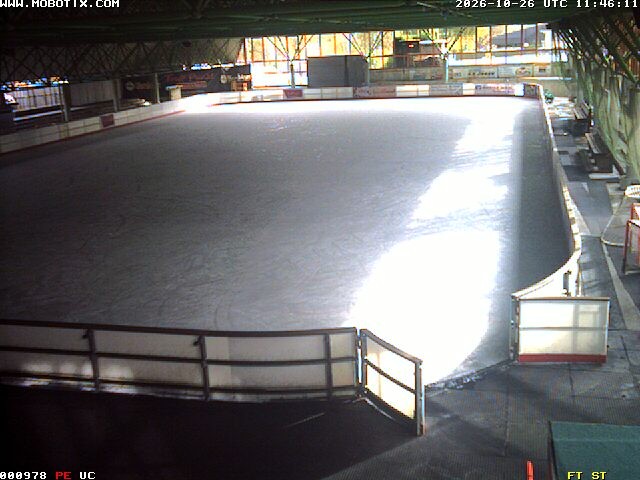 Archiv Foto Webcam Willingen: Blick in die Eissporthalle