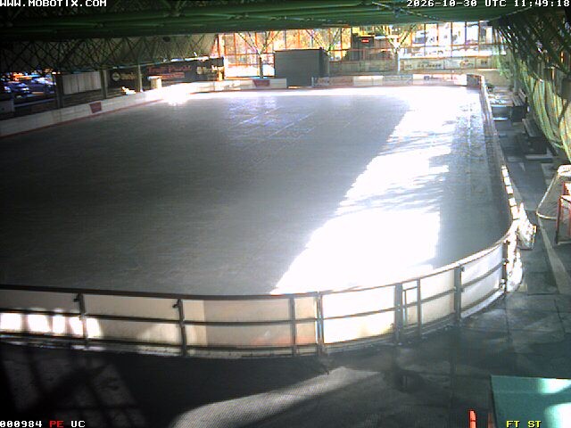 Archiv Foto Webcam Willingen: Blick in die Eissporthalle