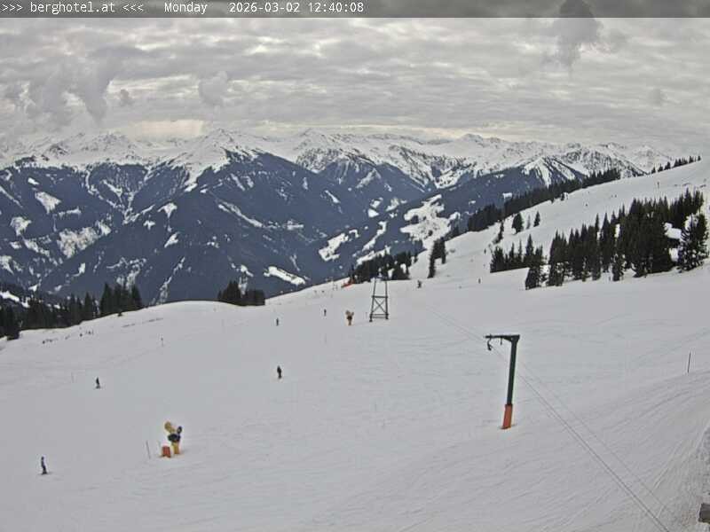Archiv Foto Webcam Saalbach Hinterglemm - Berghotel Seidl-Alm