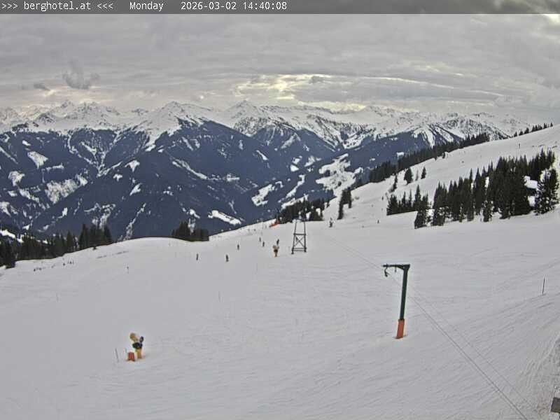 Archiv Foto Webcam Saalbach Hinterglemm - Berghotel Seidl-Alm