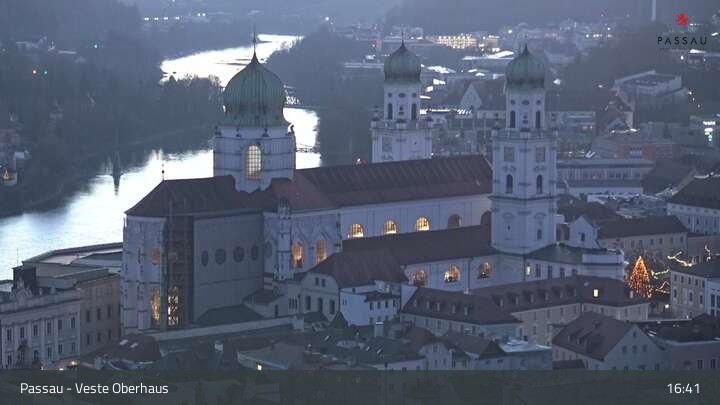 Archiv Foto Webcam Passau: Blick von der Veste Oberhaus auf Donau und Altstadt