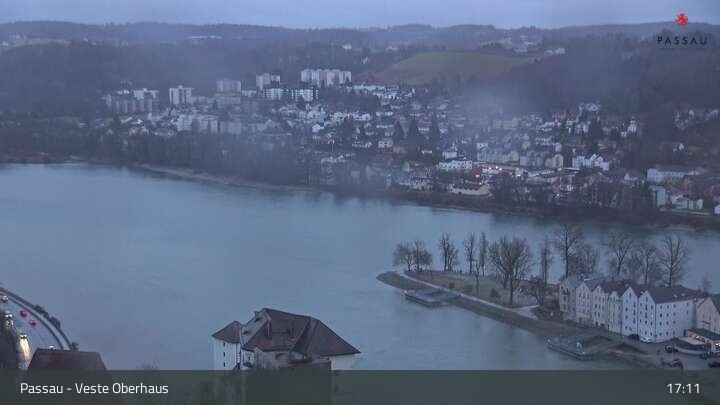 Archiv Foto Webcam Passau: Blick von der Veste Oberhaus auf Donau und Altstadt