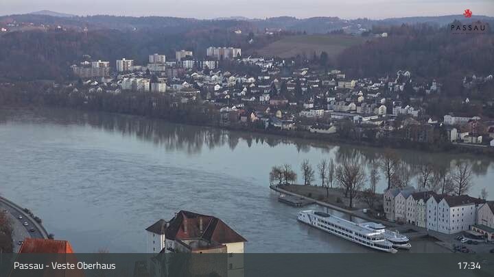 Archiv Foto Webcam Passau: Blick von der Veste Oberhaus auf Donau und Altstadt