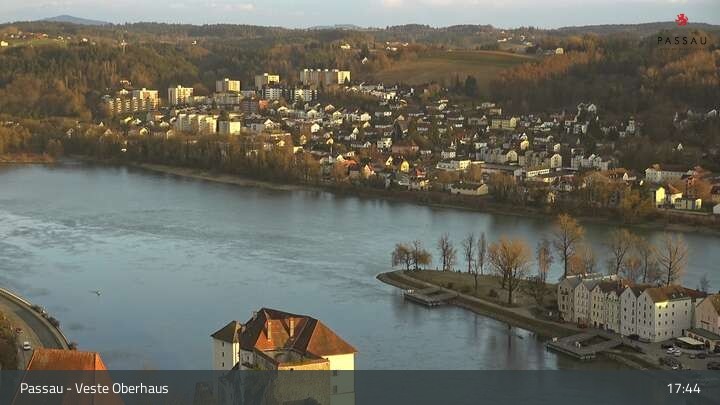 Archiv Foto Webcam Passau: Blick von der Veste Oberhaus auf Donau und Altstadt