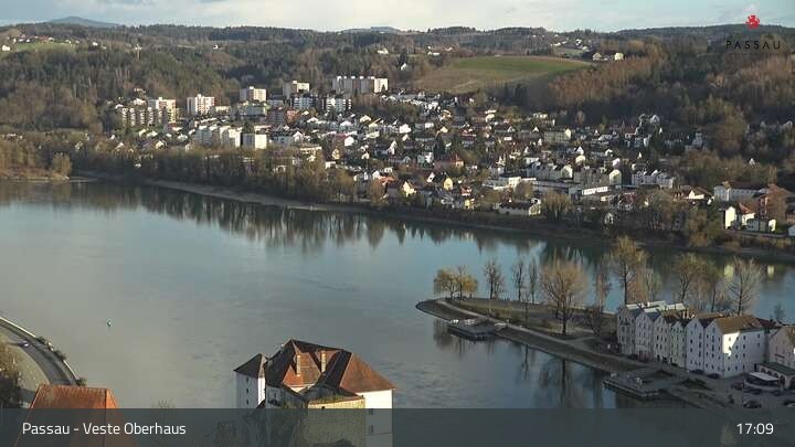 Archiv Foto Webcam Passau: Blick von der Veste Oberhaus auf Donau und Altstadt