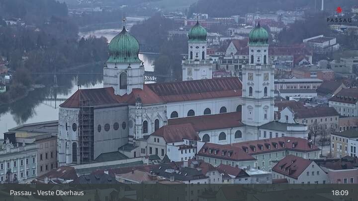 Archiv Foto Webcam Passau: Blick von der Veste Oberhaus auf Donau und Altstadt
