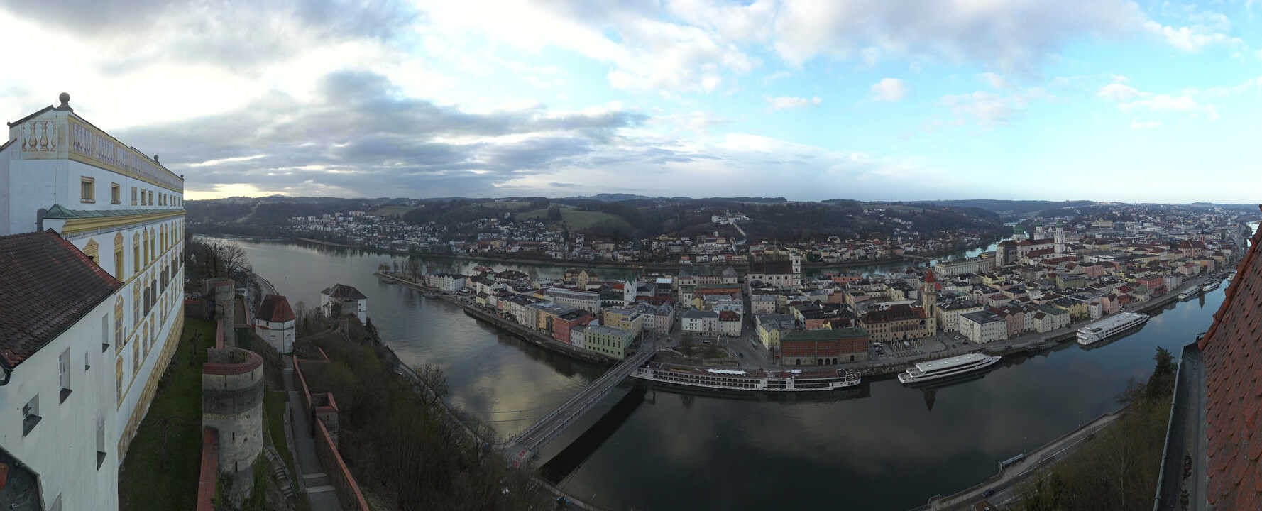 Archiv Foto Webcam Passau: Blick von der Veste Oberhaus auf Donau und Altstadt