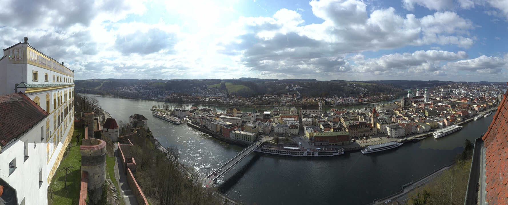 Archiv Foto Webcam Passau: Blick von der Veste Oberhaus auf Donau und Altstadt
