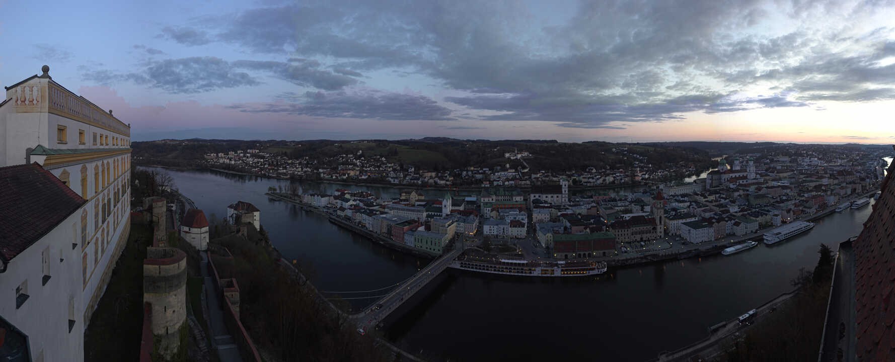 Archiv Foto Webcam Passau: Blick von der Veste Oberhaus auf Donau und Altstadt