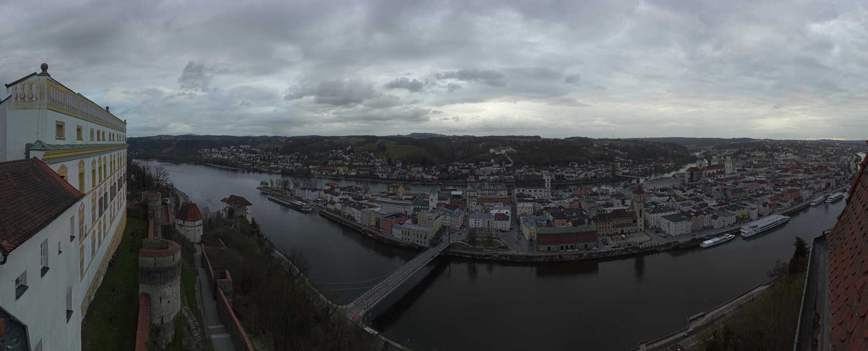 Archiv Foto Webcam Passau: Blick von der Veste Oberhaus auf Donau und Altstadt