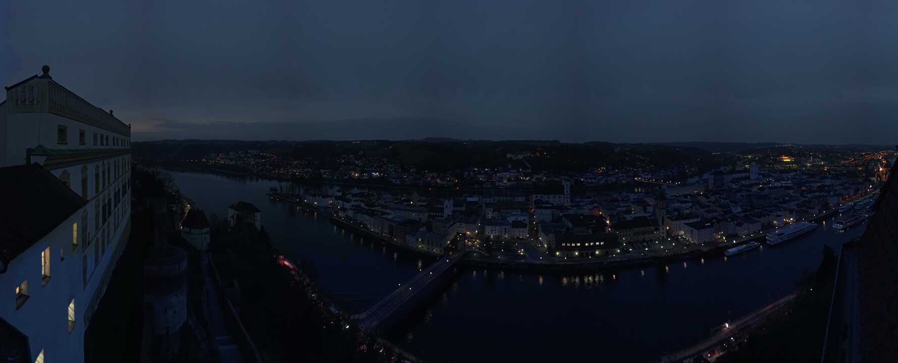 Archiv Foto Webcam Passau: Blick von der Veste Oberhaus auf Donau und Altstadt