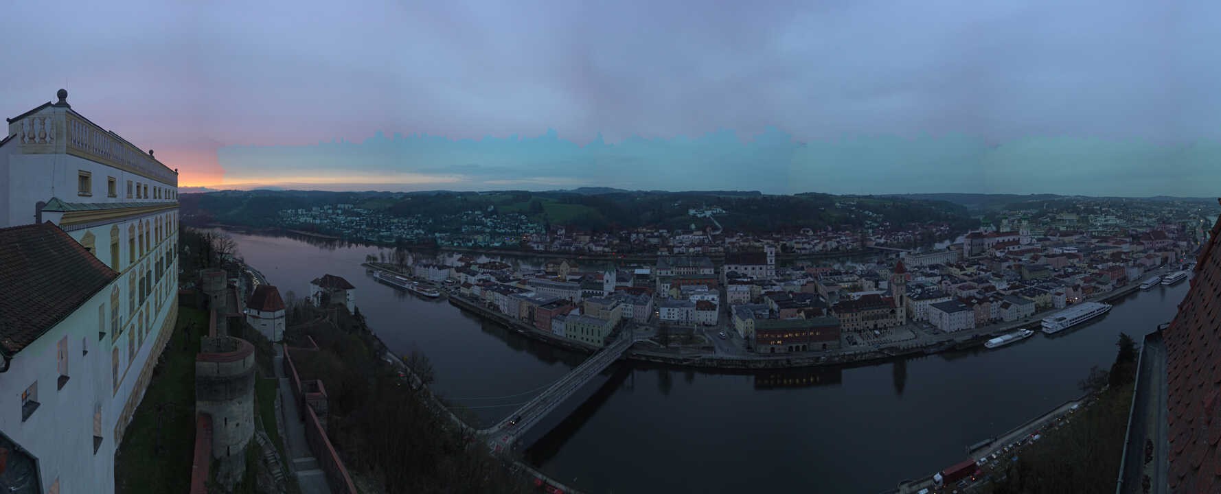 Archiv Foto Webcam Passau: Blick von der Veste Oberhaus auf Donau und Altstadt