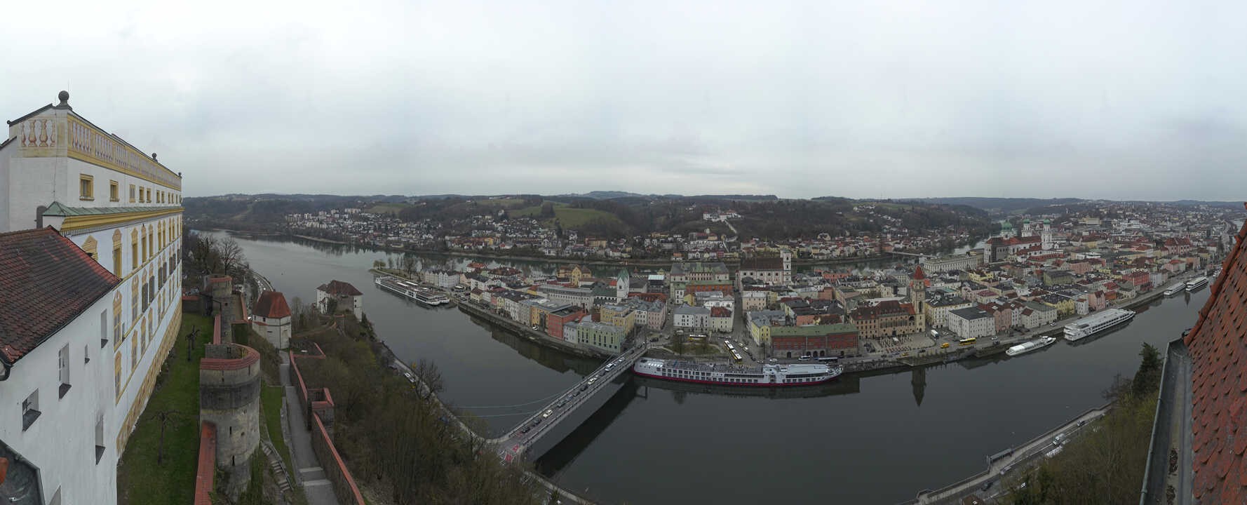 Archiv Foto Webcam Passau: Blick von der Veste Oberhaus auf Donau und Altstadt