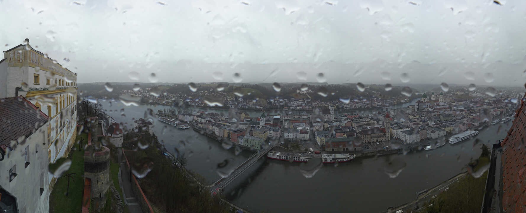 Archiv Foto Webcam Passau: Blick von der Veste Oberhaus auf Donau und Altstadt
