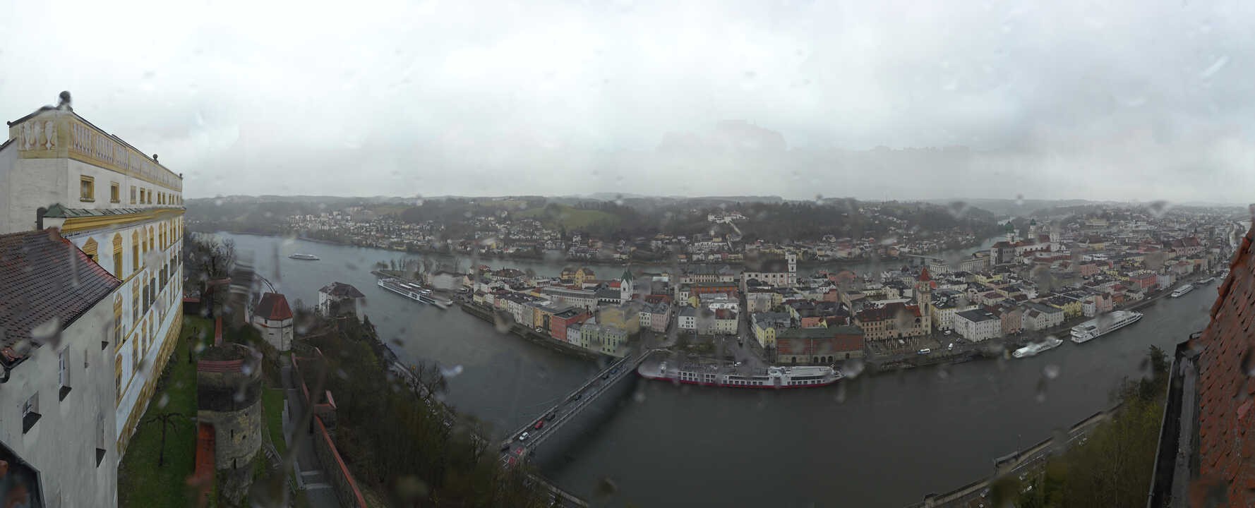 Archiv Foto Webcam Passau: Blick von der Veste Oberhaus auf Donau und Altstadt